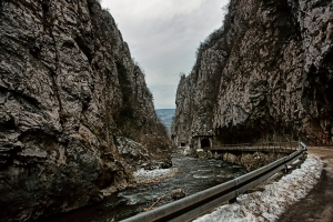 Сърбия.Погановски-манастир.скали.манастир-39