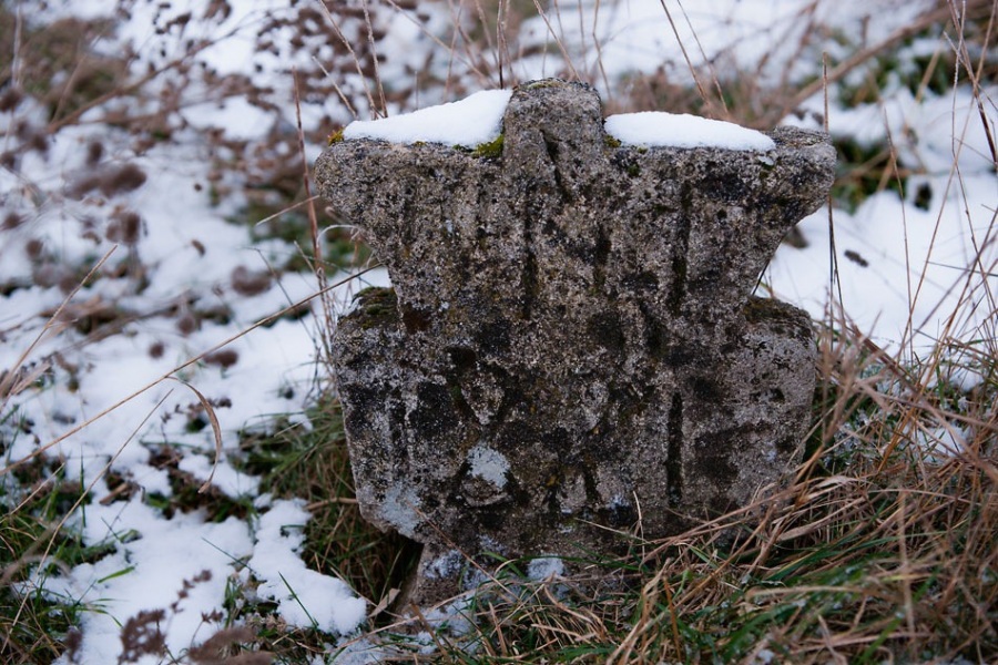 село-Замфир.църква.кръст.зима-5